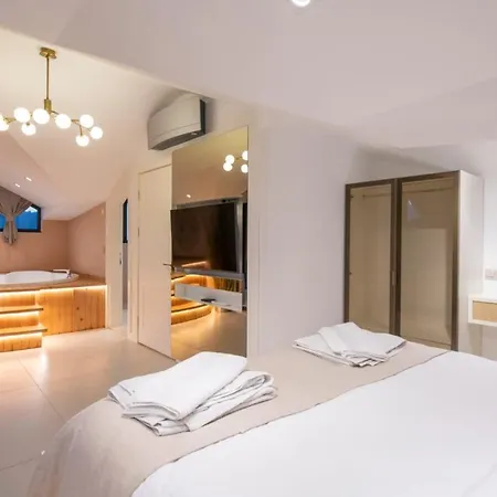 Villa Bling Excellence - Macthless With Indoor Swimpool In Hisaroenue *