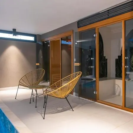 Bling Excellence - Macthless With Indoor Swimpool In Hisaroenue Villa