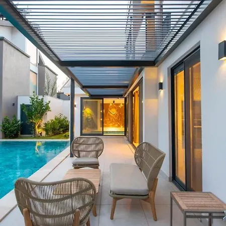 Villa Bling Excellence - Macthless With Indoor Swimpool In Hisaroenue *