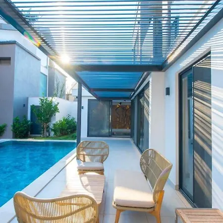 Bling Excellence - Macthless With Indoor Swimpool In Hisaroenue Villa *