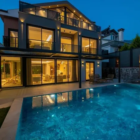 Villa Bling Excellence - Macthless With Indoor Swimpool In Hisaroenue
